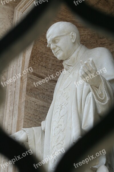 Statue Spain Pierre White City