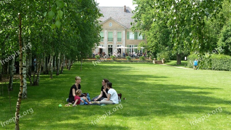 Picnic Family Berlin Max Liebermann Villa