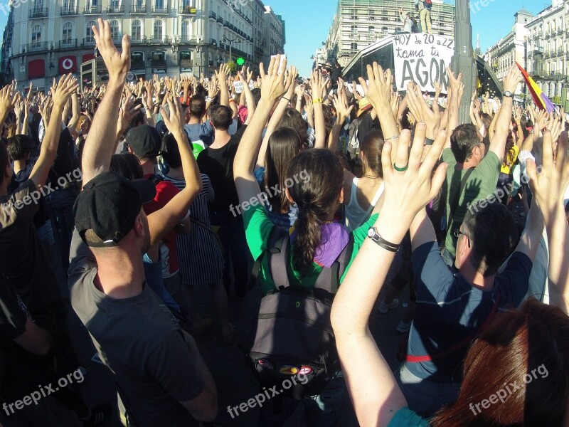 Demonstration People Plaza Sun Madrid