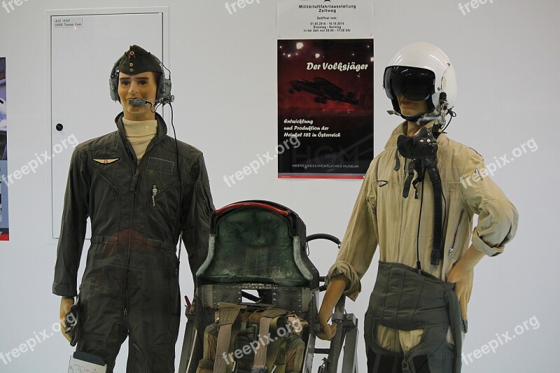 Pilots Museum Exhibition Mannequins Pilot Must