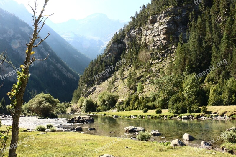 Nature Pyrenees Mountaineering Ordesa Aragon