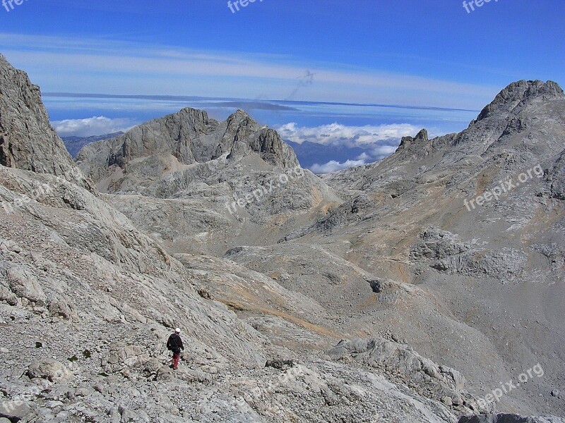 Picos De Europa Mountaineering Clouds Mountains Free Photos