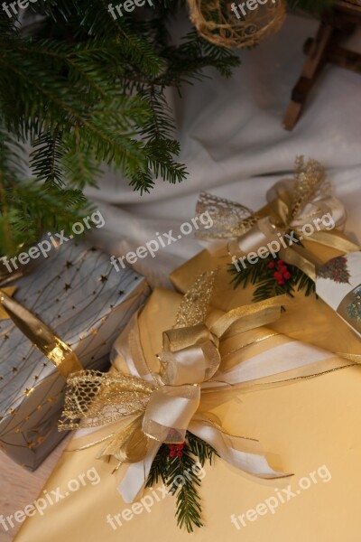 Christmas Presents Gift Wrap Ribbon Gold