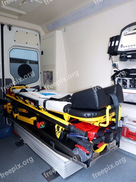 Ambulance Hospital Dare Accident Wear