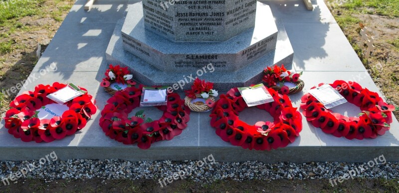 Honouring The Fallen War Memorial Poppy Wreaths Remembrance Monument