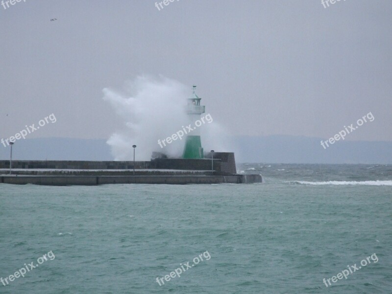 Lighthouse Forward Wave Swell Dramatic