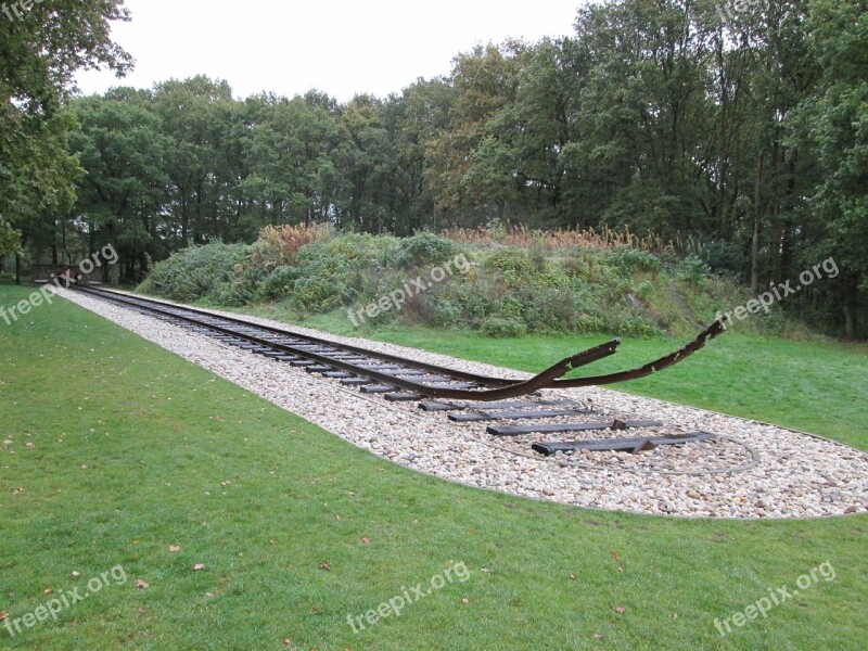 End Point Monument Rails Garden Remember