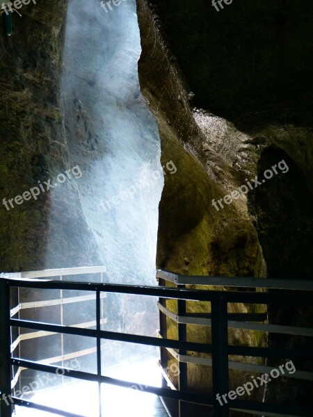 Aare Clammy Gorge Away Web