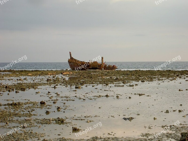 Boat Wreck Sea Gili Free Photos