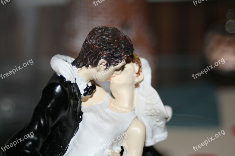 Lovers Bride And Groom Kiss Figure Free Photos