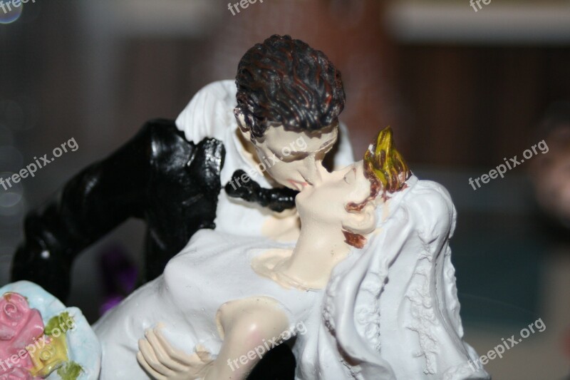 Lovers Bride And Groom Kiss Figure Free Photos