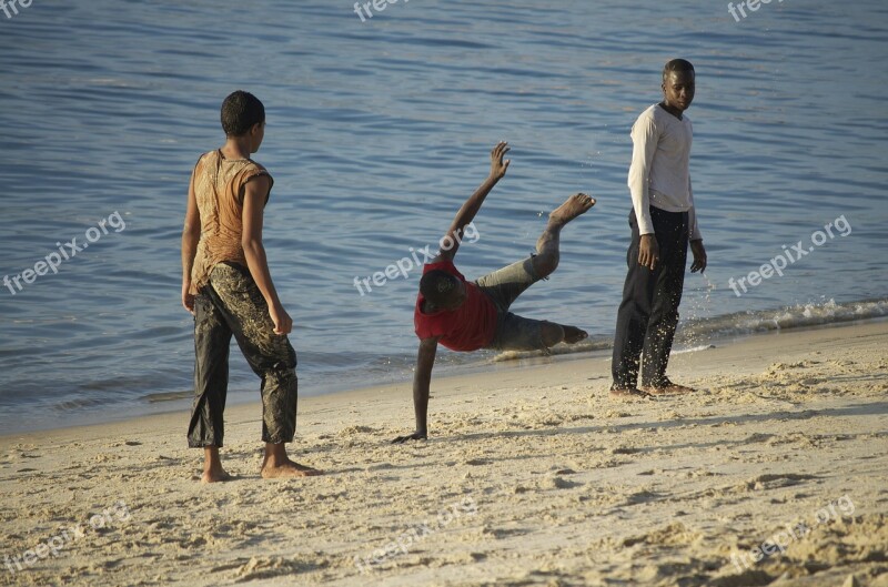 Capoeira Tanzania Young People Brazilian Dances Beach