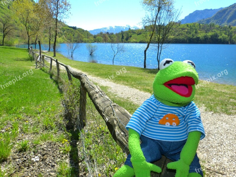 Tenno Lake Kermit Frog Lago Di Tenno Italy