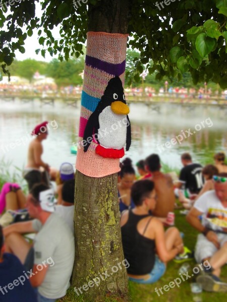 Wool Knit Tree Penguin Festival