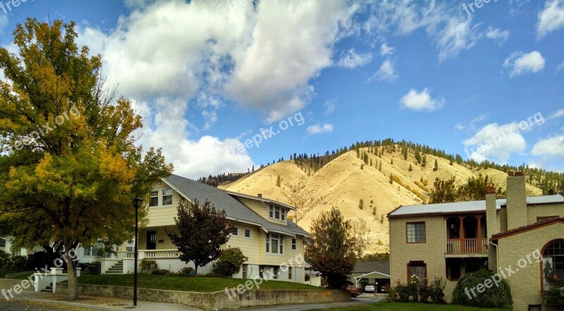 Cashmere Washington Wenatchee Valley Blue Sky Autumn Small Town