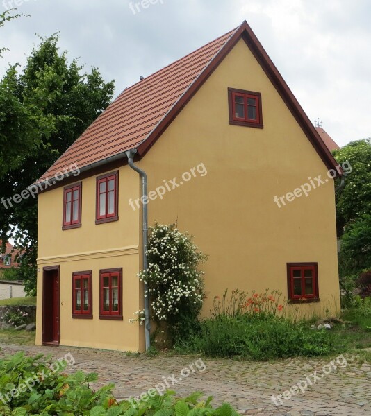 House Building Pitched Roof Quaint Front