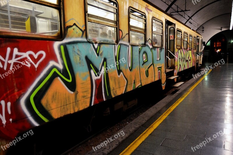 Train Rome Wagon Sprays Italy