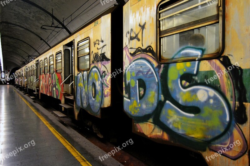 Train Rome Wagon Sprays Italy