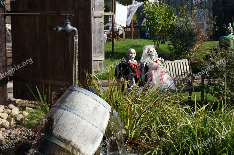 Skeleton Bride And Groom Autumn Barrel Faucet