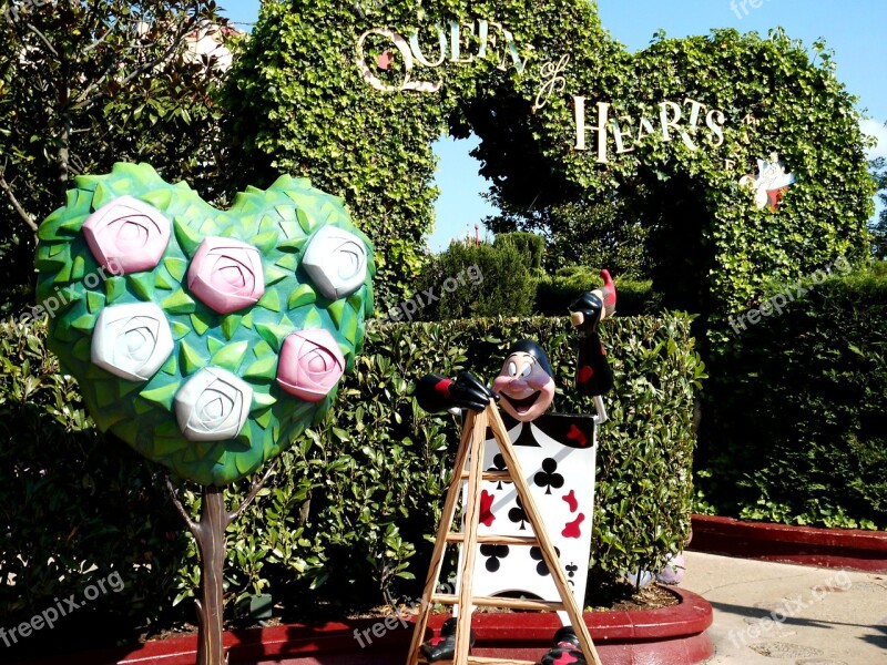 Alice In Wonderland Queen Of Hearts Maze Disneyland Paris