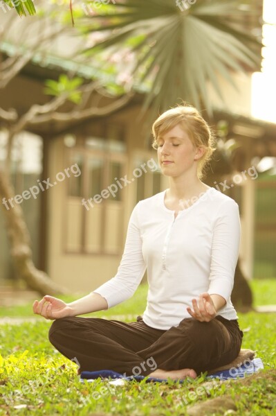 Meditate Woman Buddhist Wat Phra Dhammakaya