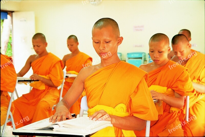 Novices Buddhist Learn Wat Phra Dhammakaya