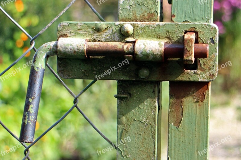 Castle Bolt Metal Closure Blocked