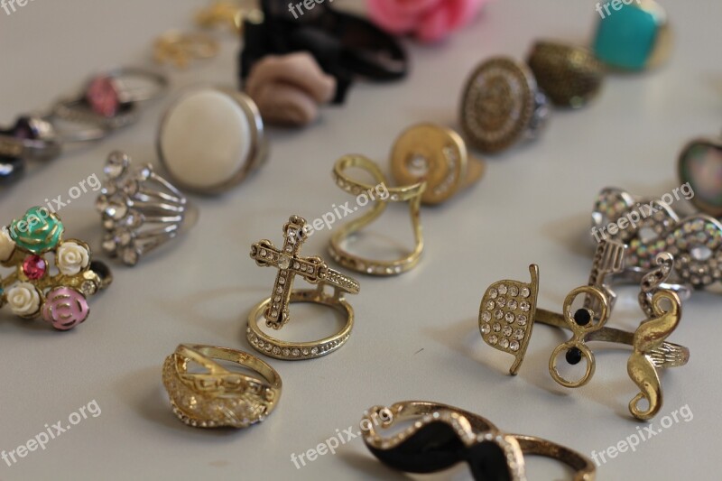 Ring Mustache Crus Flowers Gold