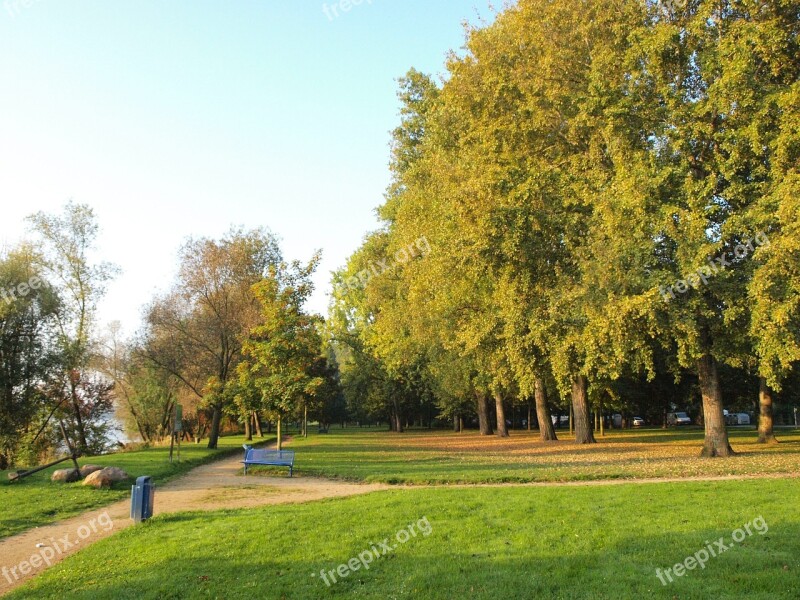 Main Banks Main River Bank Main Lawn