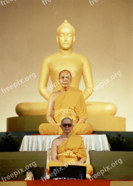 Phrathepyanmahamuni Buddhist Top Leader Wat