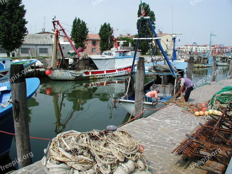 Port Fishing Boats Work Networks Sea