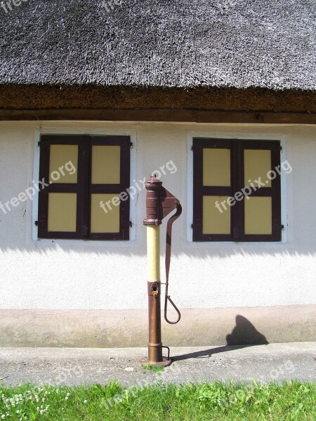 Pivoting Pump Pump Farmhouse Village Thatched Roof