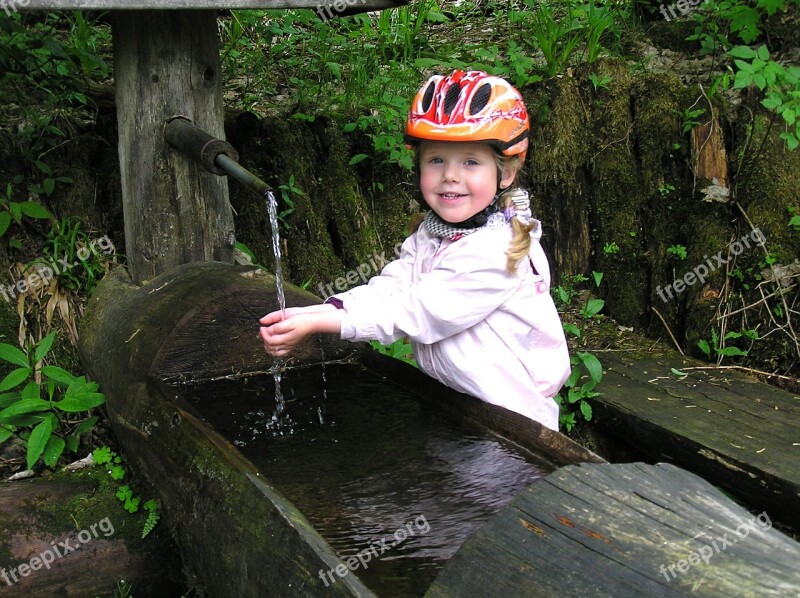 Child Refreshment Leisure Fountain Trough