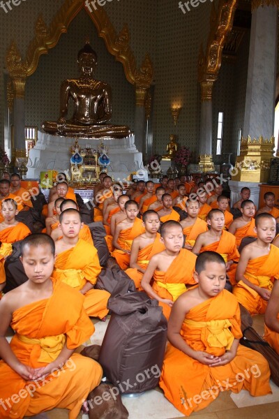 Buddhists Monks Buddhist Novice Meditate Traditions