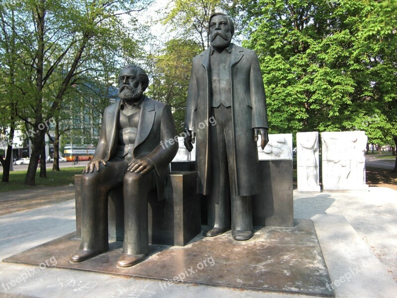 Karl Marx Friedrich Engels Monument Karl-liebknecht-straße Berlin