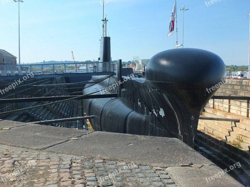 Submarine War Museum Dry Dock Sea