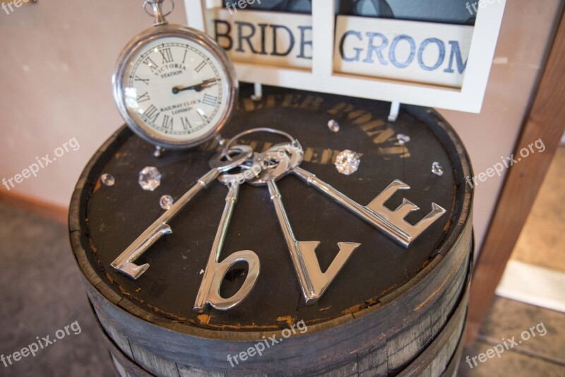 Keys Love Wedding Clock Decor