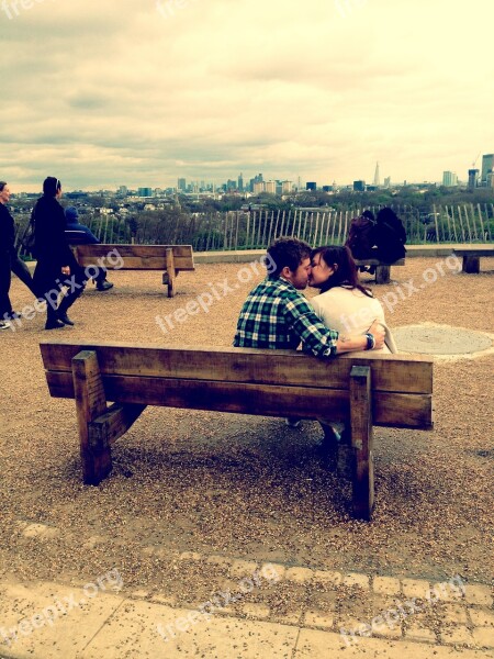 Kiss Park London Weather Romantic