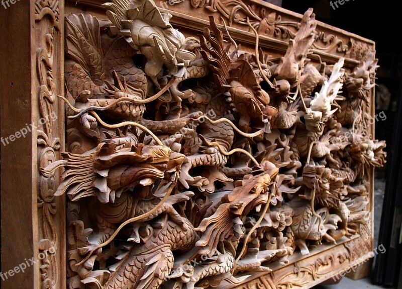 Dragon Wooden Hanging Decoration Design