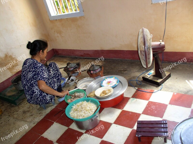 Woman Poor Cooking Kitchen Hot