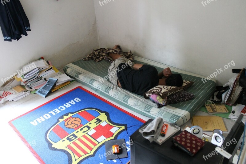 Barcelona Student Man Poor Sleep