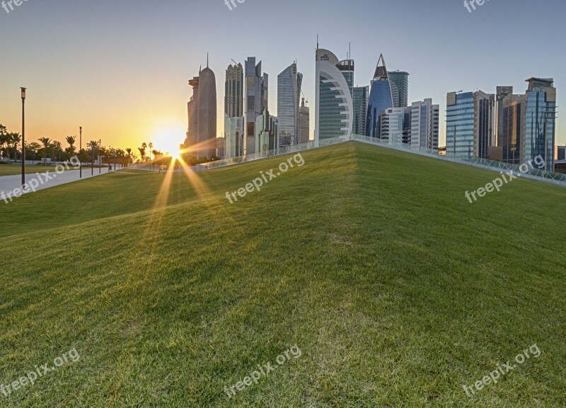 Hotel Park Cityscape West Bay Sunset Green Grass