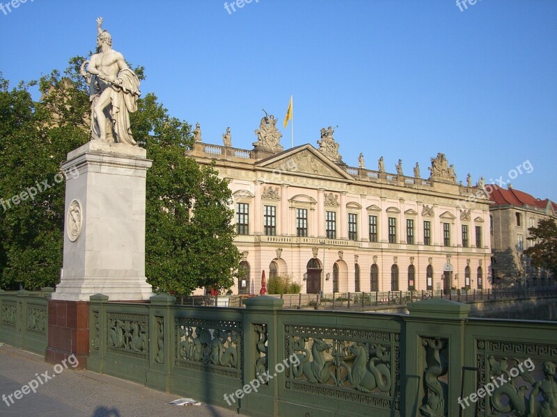 Armory Berlin Museum Capital Bridge