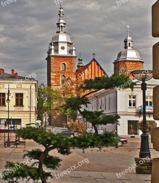 Basilica Of St Margaret Church Fara Towers