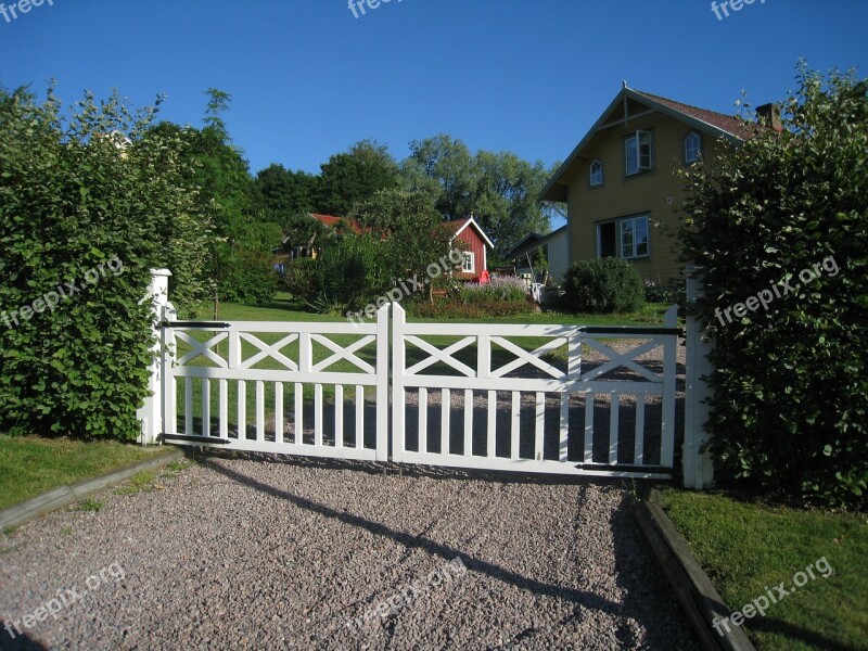 Gateposts Grind Painted White Summer House