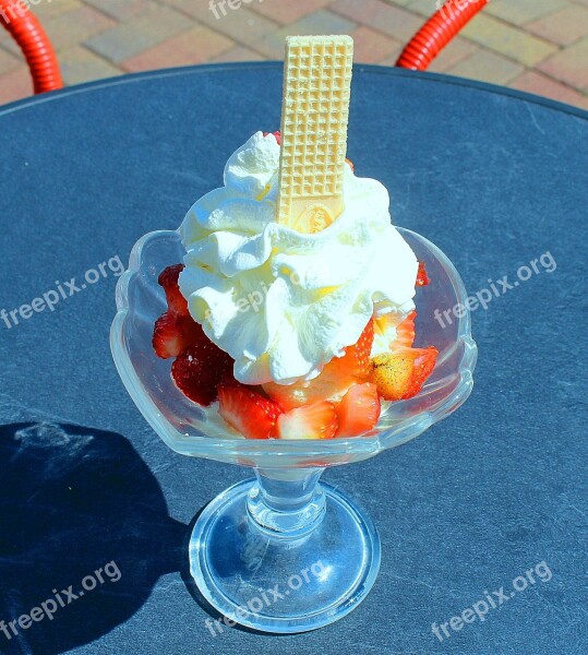 Strawberry Cup Cream Ice Cream Sundae Strawberries Ice Cream