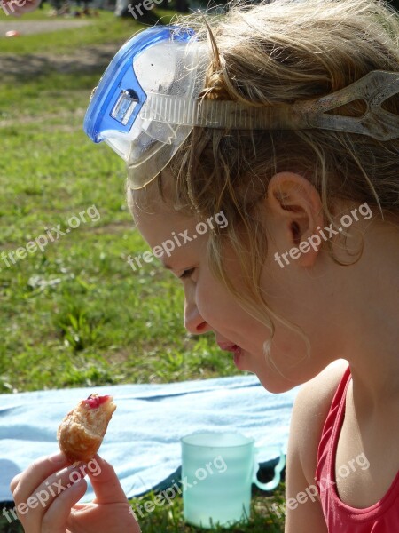 Girl Child Nibble Eat Diving Mask