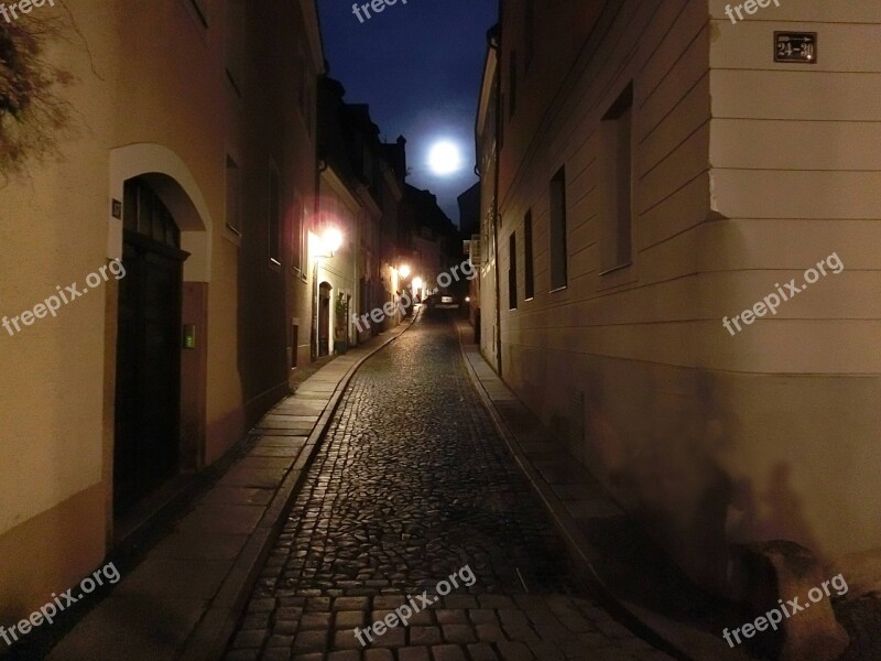 Alley Moon Historic Center Görlitz Historically