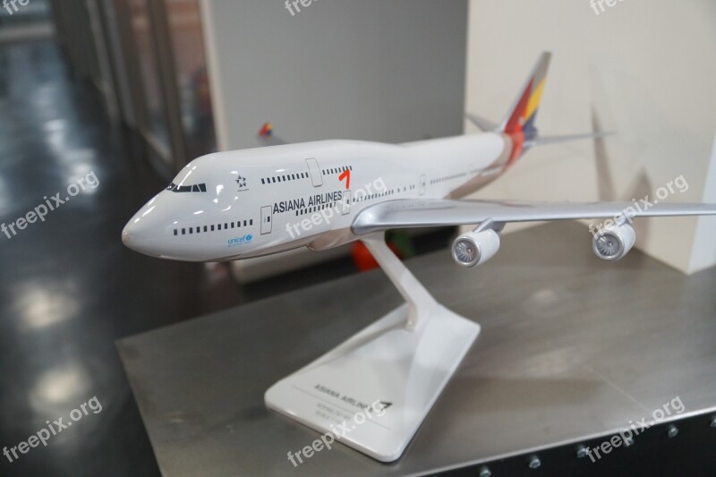 Asiana Airlines Boeing 747 Model Aircraft Free Photos