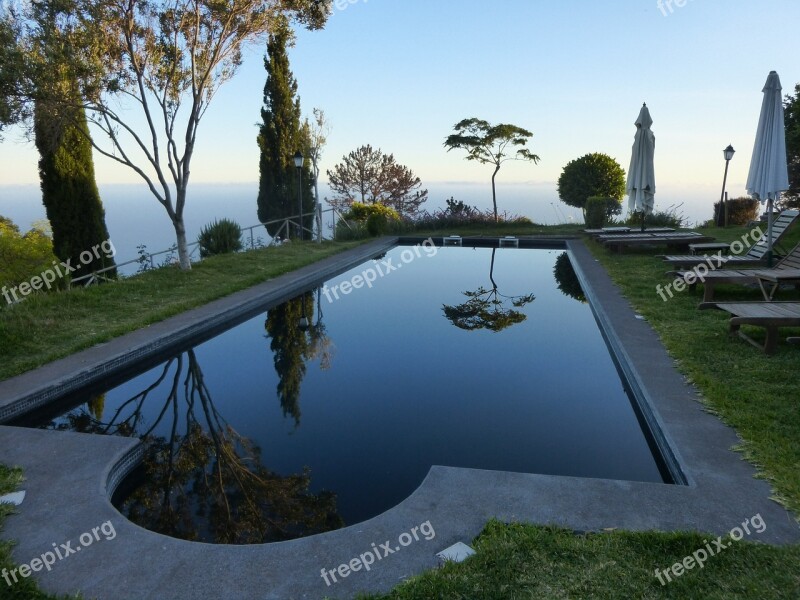 Pool Mood Mirroring Farbenspiel Water